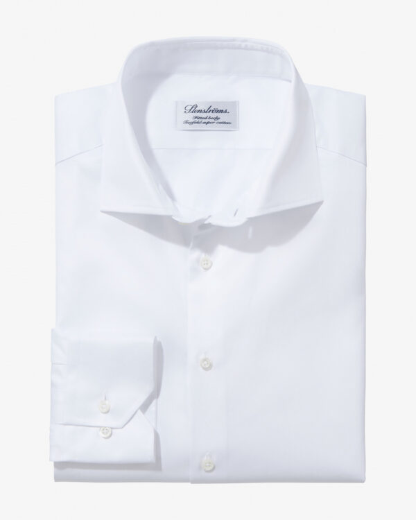 Businesshemd Fitted Body für Herren von Stenströms in Weiß. Klassisch undzeitgemäß präsentiert sich das tailliert geschnittene Hemd aus.... Mehr Details bei Lodenfrey.com!