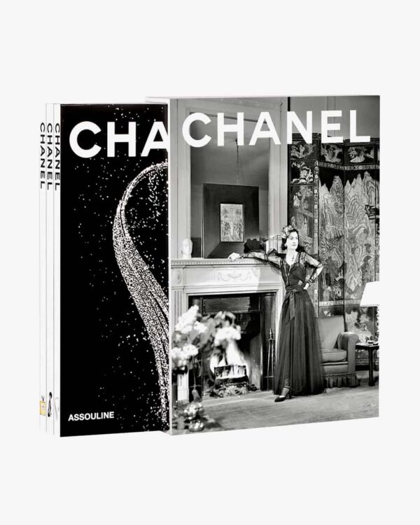 Chanel Buch von Assouline. Assouline und Chanel haben die neueste aktualisierteTrilogie des Chanel-Bildbands herausgebracht