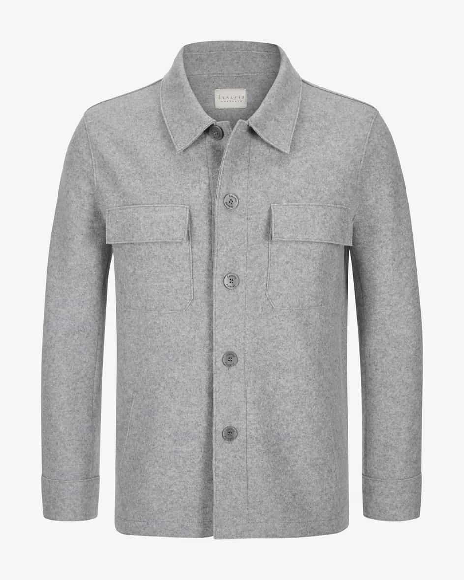 Giacca Cashmere-Shirtjacket für Herren von Lunaria in Hellgrau. Modisch undstilvoll zugleich präsentiert sich das Modell aus hochwertiger