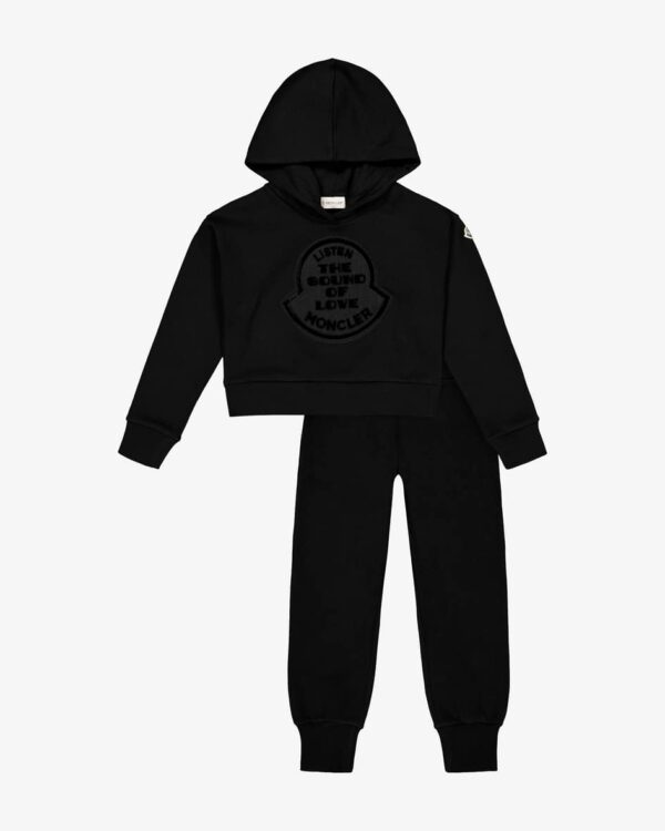 Jogging-Anzug für Jungen von Moncler Enfant in Schwarz. Das Modell in überzeugtdank der legeren Schnittführung sowie der Rippstrick-Bündchen in.... Mehr Details bei Lodenfrey.com!