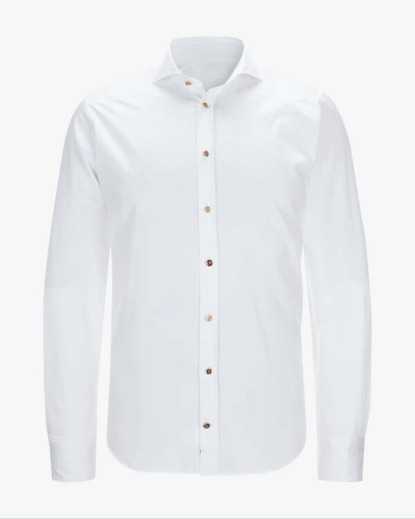 Trachtenhemd für Herren von Dorani in Weiß. Das schmal geschnittene Modellbegeistert dank der Baumwoll-Qualität mit angenehmen Tragemomenten