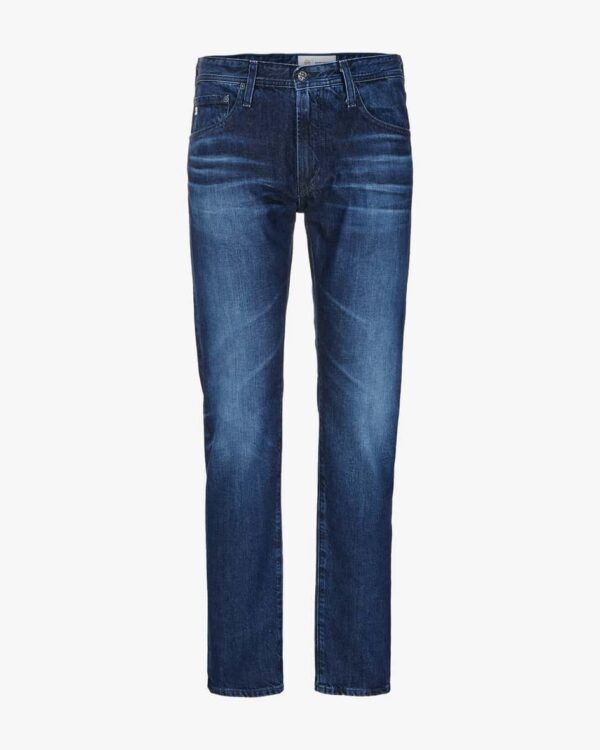 Tellis Jeans Modern Slim für Herren von AG Jeans in Dunkelblau. Dank derschmalen Passform begeistert das Modell als modischer Casual-Favorit