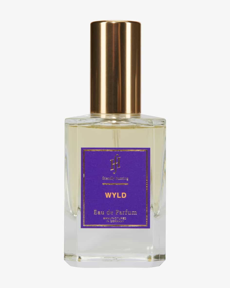 Wyld Eau de Parfum von Friendly Hunting. Das Parfum wird in einer Duftmanufakturin Deutschland handabgefüllt und bezaubert mit harzigem Tannengrün.... Mehr Details bei Lodenfrey.com!